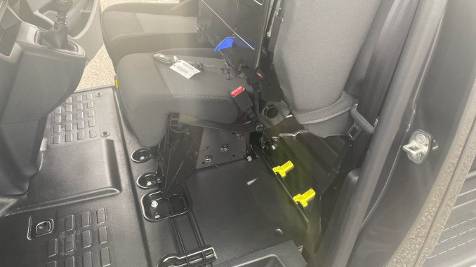 Peugeot Expert M Diesel 2.2 BlueHDi 150 Professional Van - Image 31